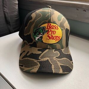 Bass Pro Shops Hat Hunting Camo SnapBack Trucker Mesh Back